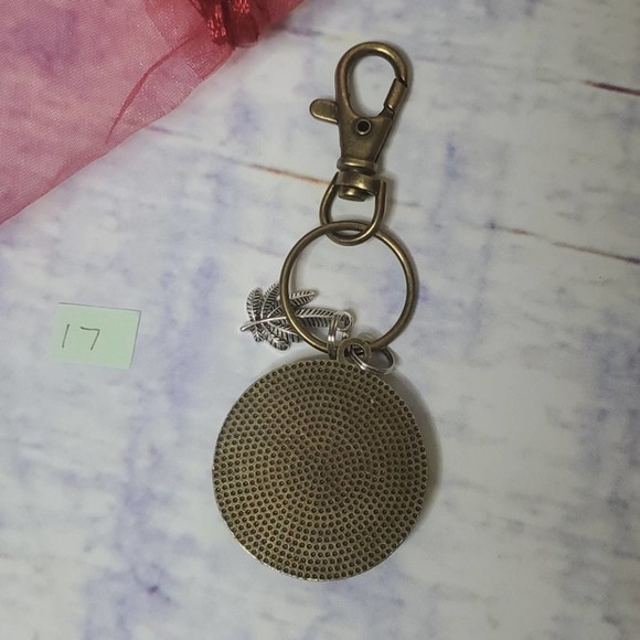 Handmade Leaf Keychain - Picture 3 of 4